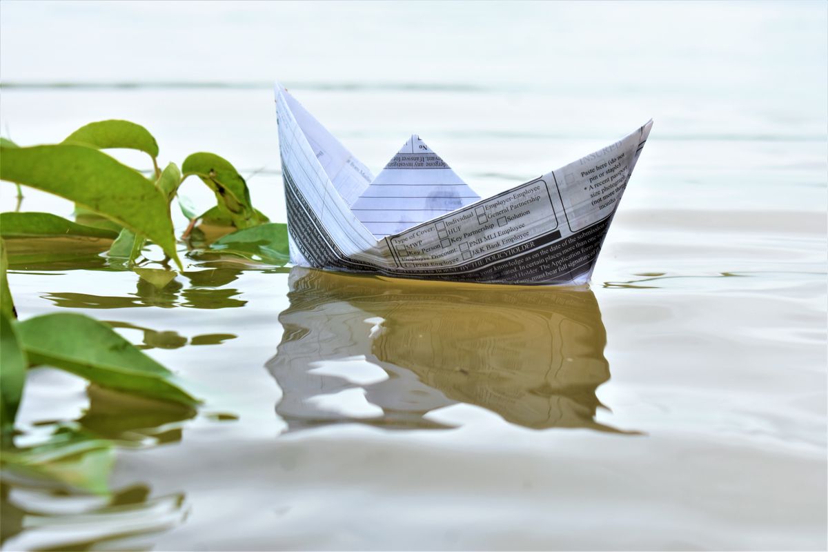 เรือกระดาษลอยน้ำ